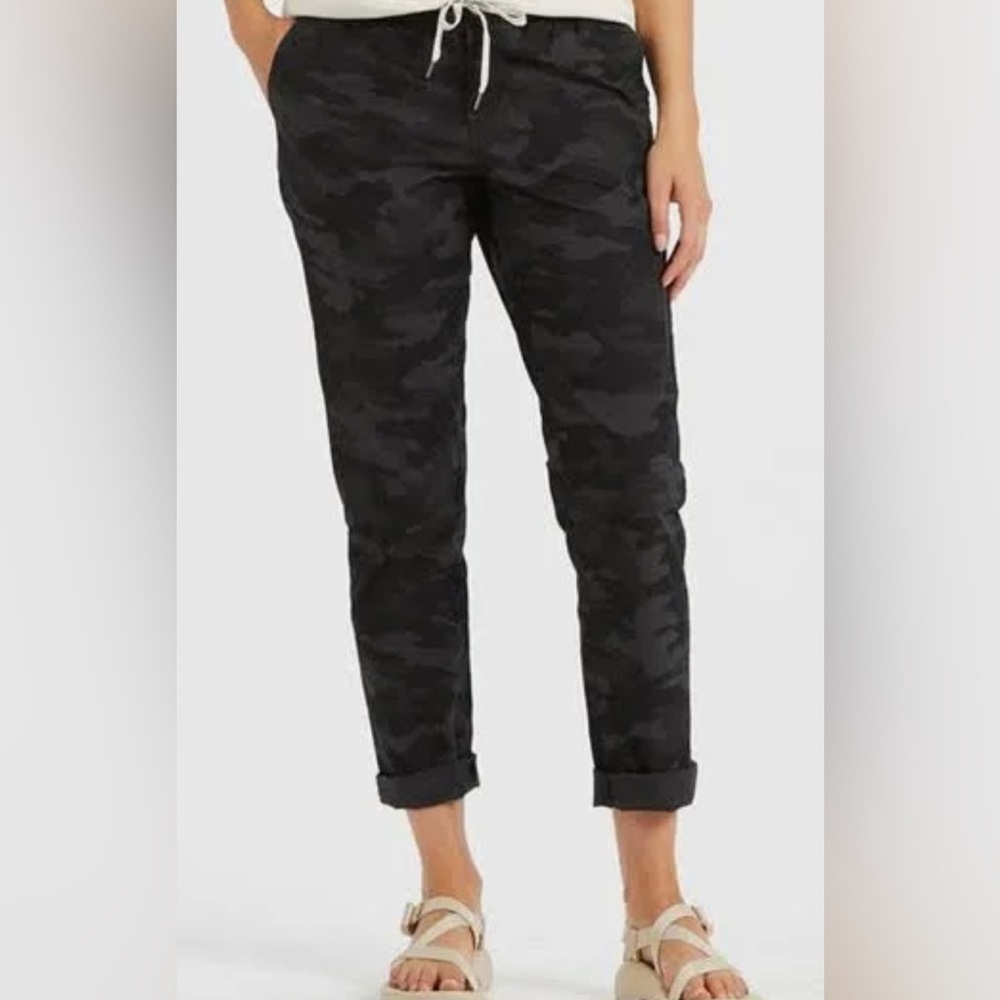 Vuori Ripstop pant Dark Camo. Small.